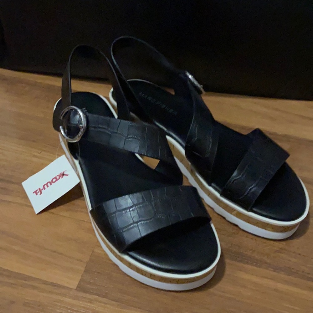 simple neutral sandal